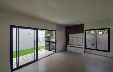 Imagem: A casa em condomínio possui 4 Dormitórios, 4 Banheiros, 3