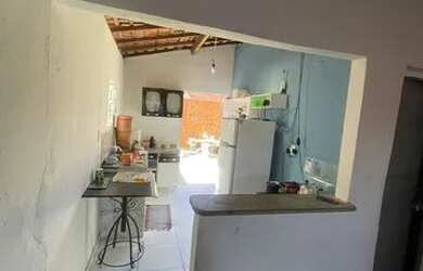 Imagem: A casa possui 2 Dormitórios e 1 Banheiro e está localizado