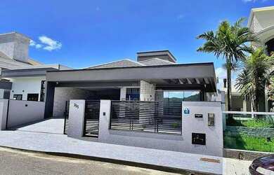 Imagem: A casa possui 3 Dormitórios, 2 Banheiros, 2 Vagas na garagem