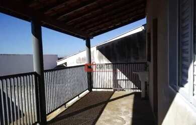 Imagem: A casa possui 2 Dormitórios, 1 Banheiro, 2 Vagas na garagem