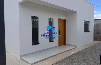 Imagem: A casa possui 2 Dormitórios, 2 Banheiros, 2 Vagas na garagem