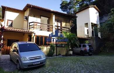 Imagem: A casa possui 2 Dormitórios, 2 Banheiros, 1 Vaga na garagem