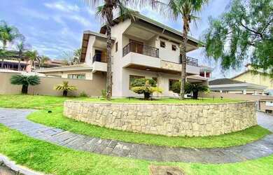 Imagem: A casa em condomínio para alugar possui 5 Dormitórios, 4 Banheiros