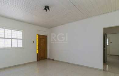 Imagem: A casa possui 2 Dormitórios, 1 Banheiro, 5 Vagas na garagem