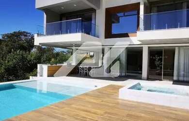 Imagem: A casa em condomínio possui 5 Dormitórios, 5 Banheiros, 5