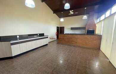 Imagem: A casa possui 3 Dormitórios, 3 Banheiros, 4 Vagas na garagem