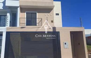 Imagem: A casa possui 3 Dormitórios, 2 Banheiros, 5 Vagas na garagem