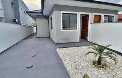 Imagem: A casa possui 2 Dormitórios, 2 Banheiros, 2 Vagas na garagem