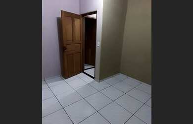 Imagem: A casa possui 2 Dormitórios, 1 Banheiro, 1 Vaga na garagem