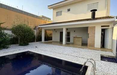 Imagem: A casa em condomínio possui 3 Dormitórios, 5 Banheiros, 5