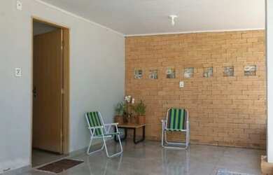 Imagem: A casa possui 3 Dormitórios, 2 Banheiros, 3 Vagas na garagem