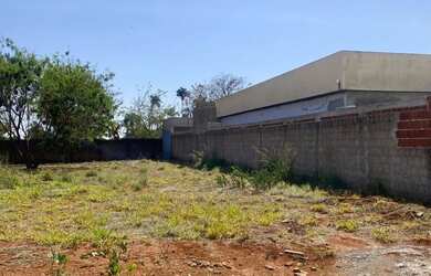 Imagem: O terreno possui 800m² de Área e está localizado em Ponte