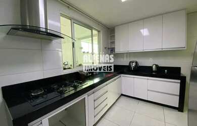 Imagem: O apartamento possui 3 Dormitórios, 2 Banheiros, 3 Vagas na