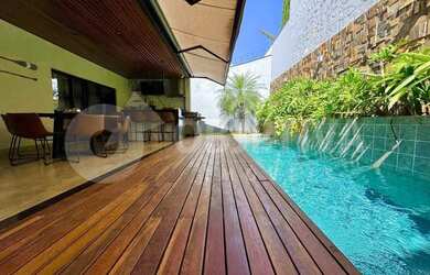 Imagem: A casa possui 3 Dormitórios, 5 Banheiros, 2 Vagas na garagem