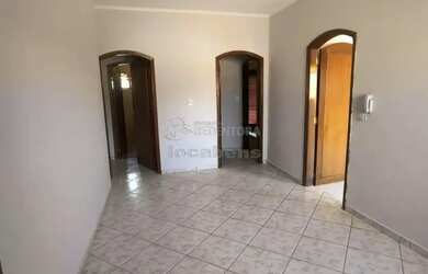 Imagem: A casa possui 4 Dormitórios, 5 Banheiros, 2 Vagas na garagem