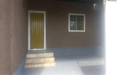 Imagem: A casa possui 2 Dormitórios, 1 Banheiro, 1 Vaga na garagem