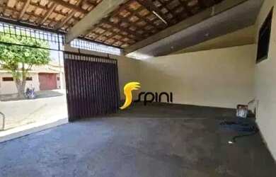 Imagem: A casa possui 2 Dormitórios, 1 Banheiro, 3 Vagas na garagem