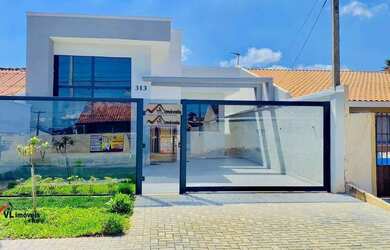 Imagem: A casa possui 3 Dormitórios, 2 Banheiros, 1 Vaga na garagem