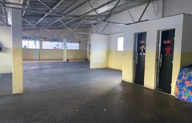 Imagem: O depósito para alugar possui 1 Vaga na garagem e 160m² de