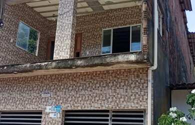 Imagem: A casa possui 4 Dormitórios, 3 Banheiros, 2 Vagas na garagem