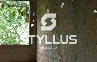 Imagem: O terreno possui 2478m² de Área e está localizado em Praça