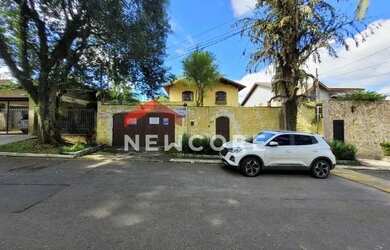 Imagem: A casa possui 4 Dormitórios, 5 Banheiros, 5 Vagas na garagem