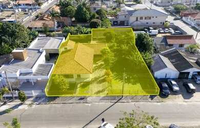 Imagem: A casa possui 4 Dormitórios, 4 Banheiros, 2 Vagas na garagem