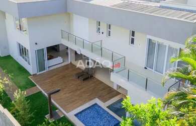 Imagem: A casa possui 5 Dormitórios, 5 Banheiros, 4 Vagas na garagem