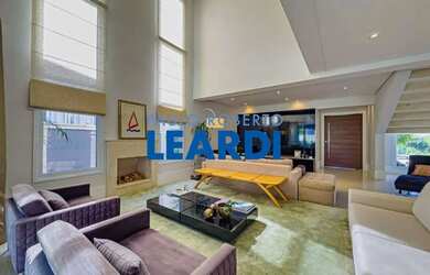 Imagem: A casa em condomínio possui 3 Dormitórios, 4 Banheiros, 4