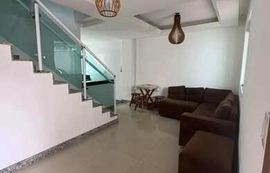 Imagem: A casa possui 3 Dormitórios, 3 Banheiros, 2 Vagas na garagem