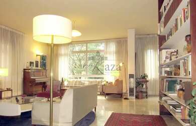 Imagem: O apartamento possui 4 Dormitórios, 2 Banheiros, 2 Vagas na