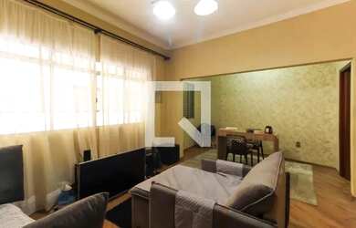 Imagem: A casa possui 3 Dormitórios, 2 Banheiros, 3 Vagas na garagem