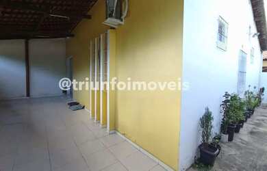 Imagem: A casa possui 4 Dormitórios, 1 Banheiro, 4 Vagas na garagem