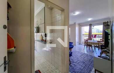 Imagem: O apartamento possui 2 Dormitórios, 1 Banheiro, 1 Vaga na garagem