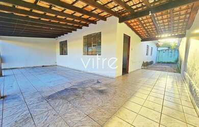 Imagem: A casa possui 3 Dormitórios, 1 Banheiro, 3 Vagas na garagem