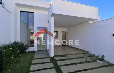 Imagem: A casa possui 3 Dormitórios, 2 Banheiros, 2 Vagas na garagem