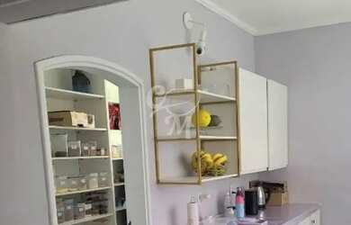 Imagem: A casa possui 4 Dormitórios, 3 Banheiros, 4 Vagas na garagem