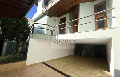 Imagem: A casa possui 3 Dormitórios, 1 Banheiro, 4 Vagas na garagem