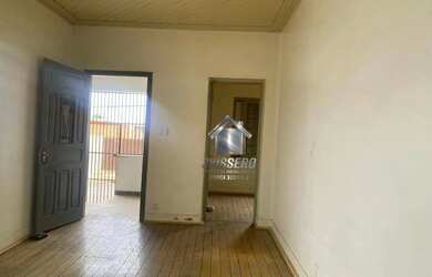 Imagem: A casa possui 3 Dormitórios, 1 Banheiro, 130m² de Área e