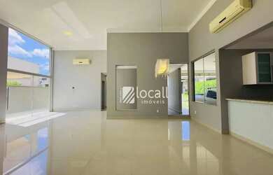 Imagem: A casa em condomínio possui 3 Dormitórios, 4 Banheiros, 4