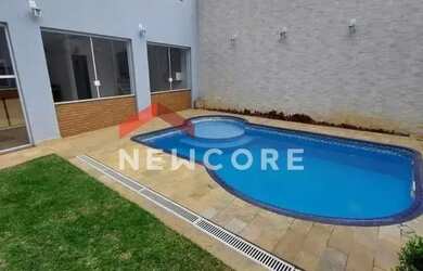 Imagem: A casa em condomínio possui 5 Dormitórios, 3 Banheiros, 5