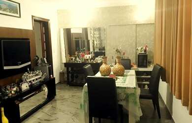 Imagem: A casa à venda possui 5 Dormitórios, 3 Banheiros, 1 Vaga na