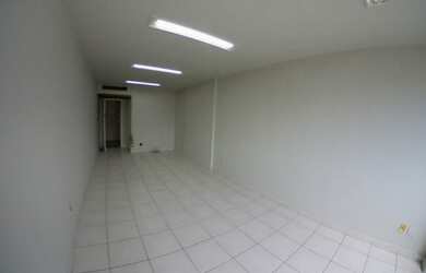 Imagem: O depósito possui 1 Vaga na garagem, 30m² de Área e está