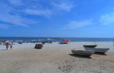 Imagem: A casa possui 4 Dormitórios, 5 Banheiros, 3 Vagas na garagem