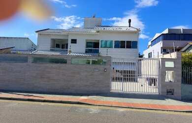 Imagem: A casa em condomínio possui 3 Dormitórios, 3 Banheiros, 2