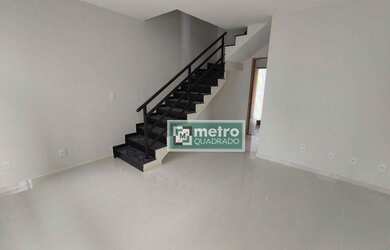 Imagem: A casa possui 2 Dormitórios, 3 Banheiros, 1 Vaga na garagem