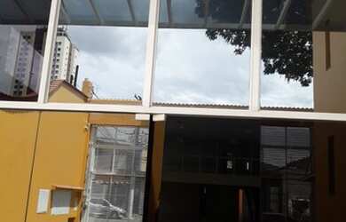 Imagem: O depósito possui 4 Vagas na garagem, 683m² de Área e está