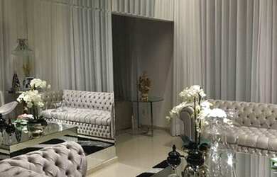 Imagem: A casa possui 4 Dormitórios, 5 Banheiros, 3 Vagas na garagem