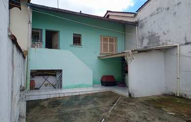 Imagem: A casa possui 2 Dormitórios, 1 Banheiro, 2 Vagas na garagem