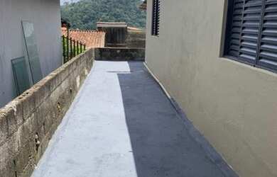 Imagem: A casa possui 2 Dormitórios, 1 Banheiro, 1 Vaga na garagem